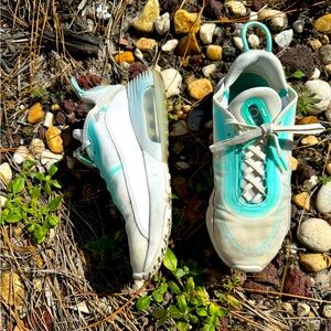 Women’s Nike Sneakers Size 7 Teal / White in Color